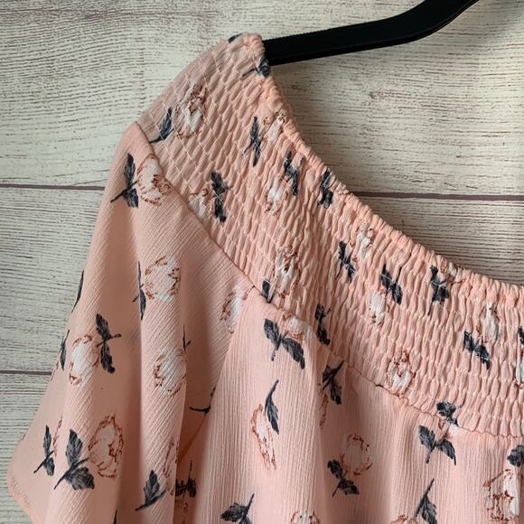 Staccato Pink Floral Short Sleeve Blouse Smocked Neckline Size Large - Picture 10 of 11